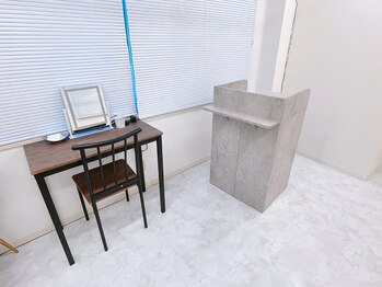 ミリ(Miri)/鏡の前でしっかりカウンセリング