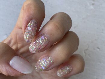 ネイルズ ココ(nails COCO)の写真/白を基調とした落ち着いた空間でリラックスしながら★自爪に優しい施術で、大人の魅力的な指先を演出♪