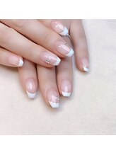 ピオニーネイル(peony nail)/王道フレンチ＋ビジュー