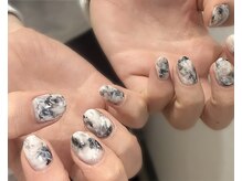 ヒュッゲ(Hygge)/白黒ニュアンスギャルネイル