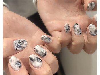 ヒュッゲ(Hygge)/白黒ニュアンスギャルネイル