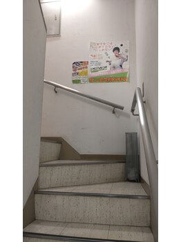 マチトレ 市ヶ谷店/◆店舗階段◆2階踊り場から3階へ