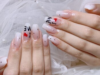 きらきらネイルサロン/ホワイトグラデ手描きアート