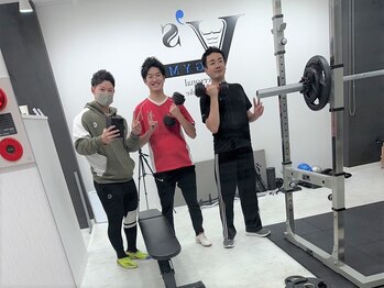 ヴイズ ジム(V's GYM)の写真/【気楽に通えるトレーニング◎】パーソナルジムで健康的な身体をメイク♪2人～3人で楽しく続けられる☆