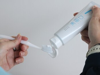 ルカノン(le canon)/ホワイトはみがきを使い歯みがき