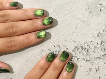 ノラ ミナミアオヤマ(NORA MINAMIAOYAMA)/グリーンマグネットネイル