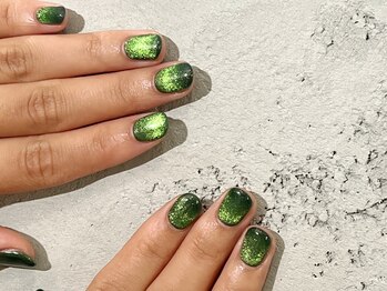 ノラ ミナミアオヤマ(NORA MINAMIAOYAMA)/グリーンマグネットネイル