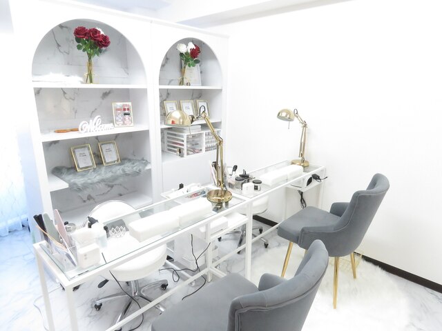 Nail Salon Loviy