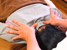 自然派カイロ整体院/首の根っこの奥まで、グ～っと