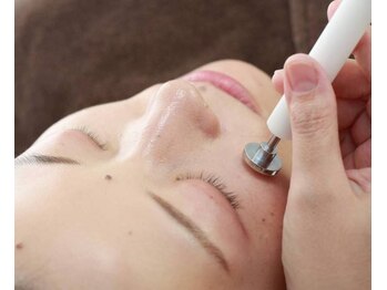 顔専門エステ 印西店/ピンポイントにアプローチ