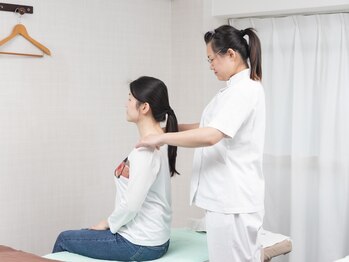 東洋整体/理学療法士が施術前に歪み確認