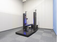 クイックプラスジム イトーヨーカドー大森店(Quick Plus Gym)の雰囲気（Bルームは青色の壁になっており、落ち着いて筋トレできます！）