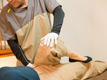 柔 ヤワラ/施術風景【ストレッチ/股関節】