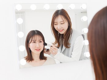 ブルーム 千葉店(bloom)の写真/【メイクがくすむ等お肌悩みに◎】10以上の資格保持オーナーの診断×メイクレッスンで理想の肌ツヤへ!