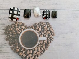 シックなチェックネイル