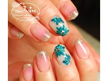 ジュジュ(Juju)/ぷっくりつやつや雪の結晶ネイル