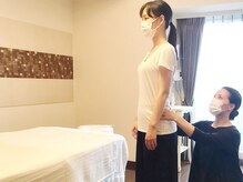 エッセンスマム 東京 プレナタールサロン(Prenatal salon)/まず姿勢や骨盤、筋肉をチェック