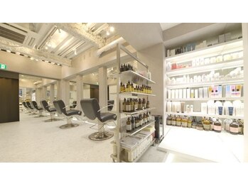 タカハシ ヘアーアンドスパ(TAKAHASHI HAIR&SPA)/内観