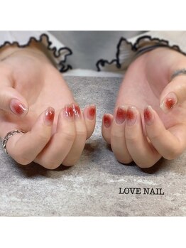 ラブネイル(LOVE NAIL)/クールなチークネイル