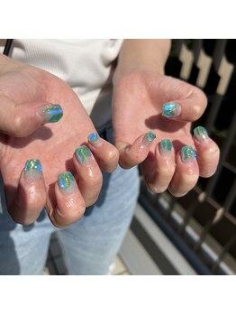 Mネイルアンドカフェ シェレステ/夏っぽいオーロラストーン♪