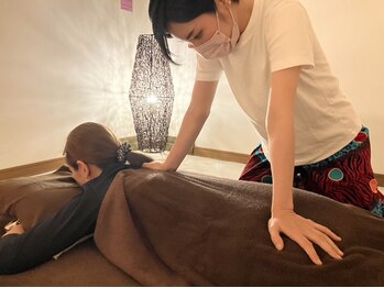 ナチュラルケア サロン ド シルク(Naturalcare Salon De しるく)の写真/男性のお客様も大歓迎♪タイ古式マッサージやドライヘッドスパで疲れを解消◎頑張る貴方にご褒美時間を…◇