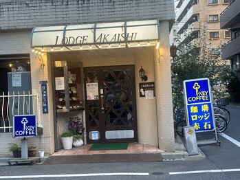 パンサー 浅草店/コーヒー屋さんの隣にあります。