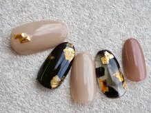 カトルナフ(quatre fois neuf)/モード大人ブラックべっ甲ネイル