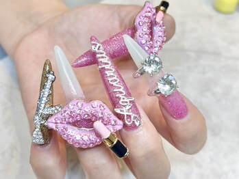 アンドネイル(AND Nail)の写真/埋め尽くしや持ち込みパーツもOK☆アレンジ自由でゴテゴテもやギラギラも◎プラパーツや金属パーツも豊富♪