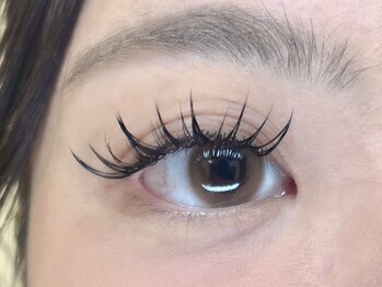 アラーナサロン(Arana salon)の写真/バインドロックで自まつ毛への負担を軽減しつつボリュームはしっかり確保★当日予約◎"Arana"におまかせ♪