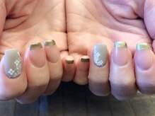 プラハネイル(+HER 美甲)/刺繍アート×メタリックフレンチ