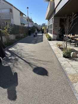 ハタ坊整体院/オシャレなお店の中を横目に