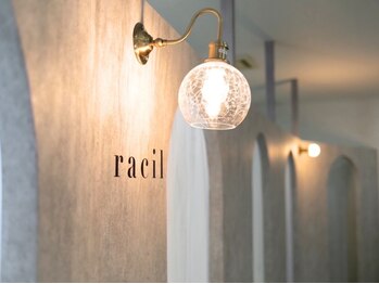 ラシル バイ レストプラス 可児店(racil by rest plus)の写真/上質空間で似合わせまつ毛に♪≪racilパーマ￥5000≫逆さまつげ/カールが持続しないなどのお悩み解決◎可児