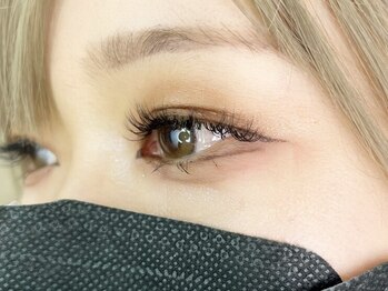 シルキー(Silky)の写真/華やかな目元を演出☆軽い付け心地の[3Dボリュームラッシュ]でマスカラいらずのボリューム感を実現♪