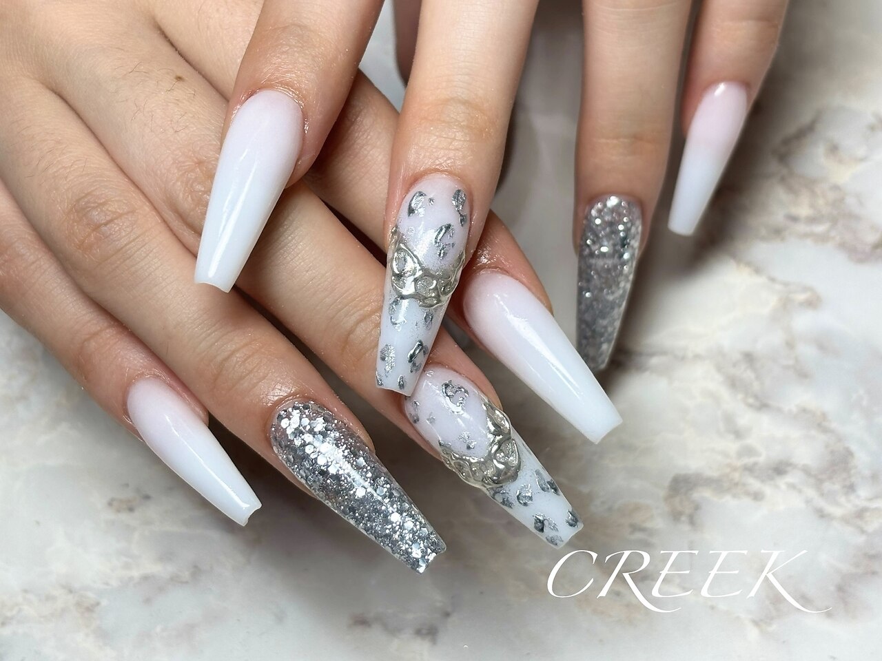 2025年秋トレンド】ホワイト（白）のネイルデザイン集｜人気順