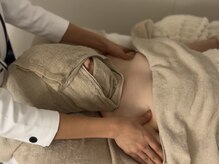 リアルナ(REALUNA)/浸透率を上げるためマッサージ中