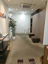 グイット 本八幡北口店(Goo-it!)/入口から施術ルームへ