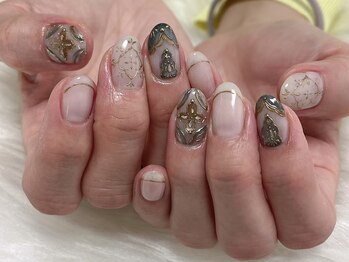 ユーネイルズ(U nails)の写真/【ネイリスト検定取得◎】モロッカン柄、ミラーアートなど☆おしゃれな手描きアートはぜひお任せください！