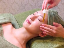 高品質ハーブピーリングでごわつきを取り除き、なめらかな素肌へ