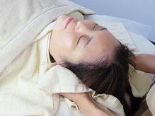 ケアプラス/施術の合間にヘッドマッサージ