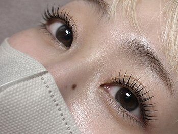 モルレーヴ(MOLREVE)/束感まつ毛でパッチリ目元