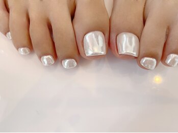 キラネイル アンド アイラッシュ by World Beauty(KIRA)/白ミラーネイル