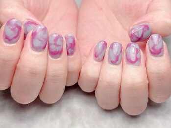 個性的なニュアンスネイル