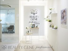 ビューティジーン プロフェッショナル 天神店(BEAUTY GENE professional)の雰囲気（白基調の落ち着いた空間で、お一人お一人丁寧に施術を行います☆）