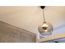 インディバサロン カルム(Calm.)/メイン照明