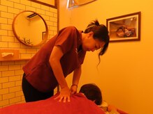 肩甲骨ほぐしのしみず堂 阿佐ヶ谷分院/施術風景