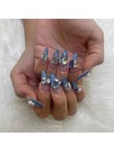 プリュム(Plume)/青のマグネットネイル