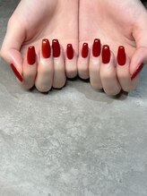 エム(em)/赤ネイル