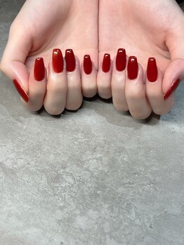 エム(em)/赤ネイル