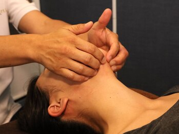 ココ(COCO)/施術風景/3Dフェイスメイク矯正