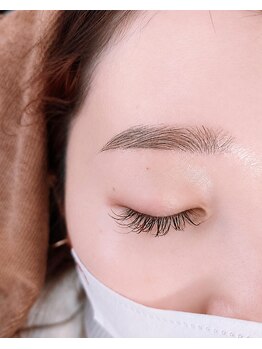 ヘアメイクアンク 春日原店の写真/【他店では出来ない『間引きスタイリング』】剛毛眉毛からふんわり眉毛に変身♪骨格分析で理想の美眉に!!